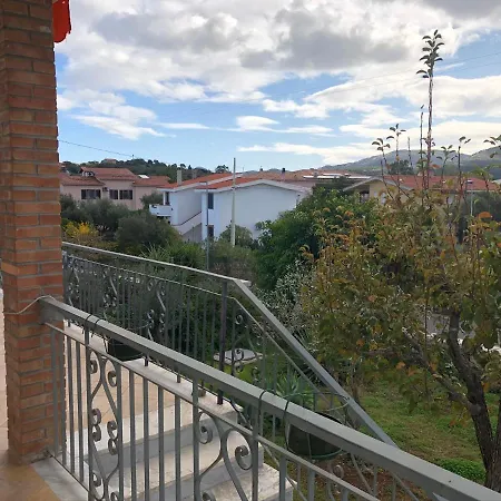 Apartament Ziri *