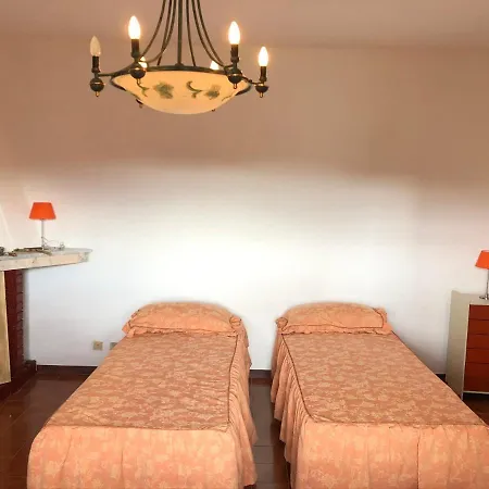 Apartament Ziri *